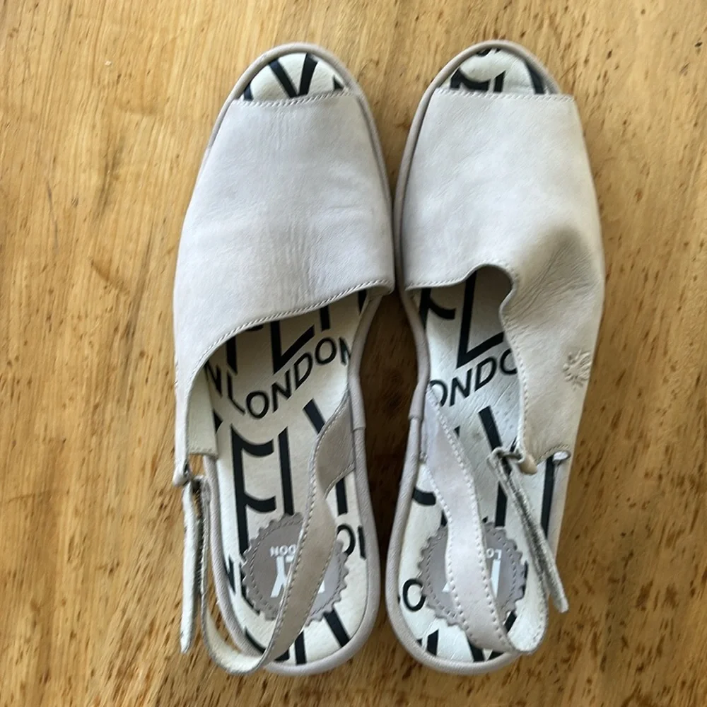 Fly London size 39 putty suede slingbacks - Picture 7 of 9